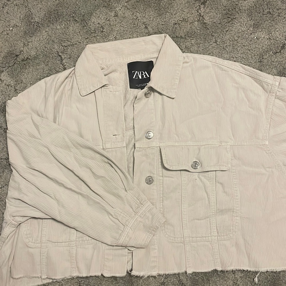 White/grey, long sleeve, cargo jacket, silver buttons, baggy, cropped.